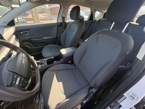 Used 2025 Kia K4 LXS image 35