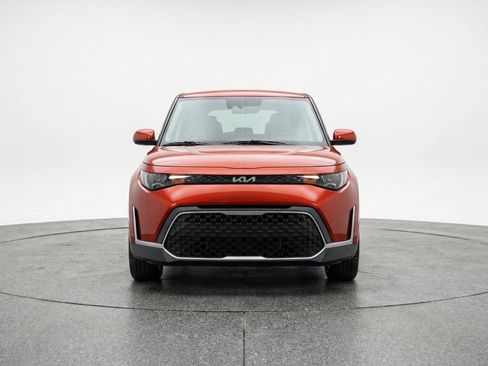 Used 2025 Kia Soul LX w/ LX Technology Package image 2