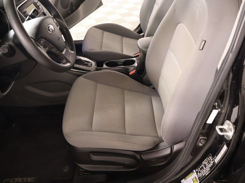 Used 2017 Kia Forte LX FWD image 9