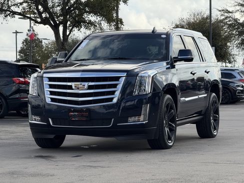 Used 2017 Cadillac Escalade Premium Luxury image 5