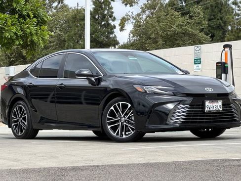 Used 2026 Toyota Camry XLE FWD image 2