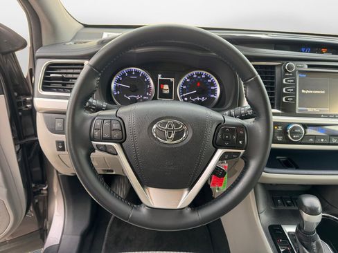 Used 2018 Toyota Highlander Plus image 12