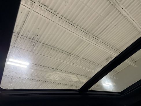 Used 2022 Jeep Grand Cherokee Trailhawk w/ Luxury Tech Group III image 18