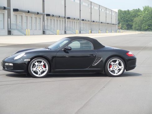 Used 2005 Porsche Boxster S image 14