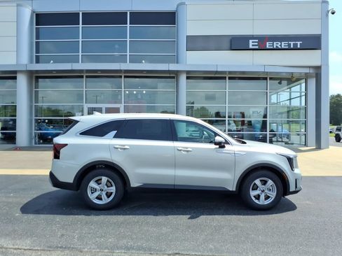 New 2026 Kia Sorento LX FWD image 3