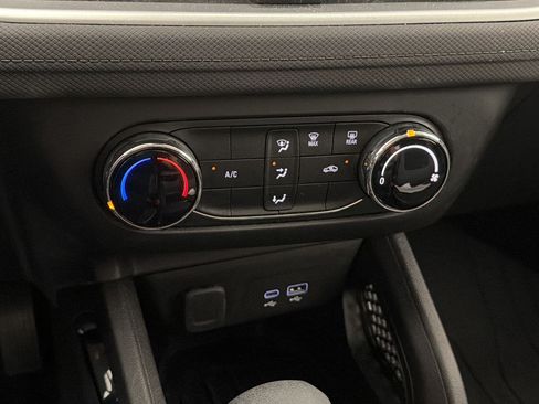 Used 2025 Chevrolet TrailBlazer LS w/ LS Convenience Package AWD/4WD image 17