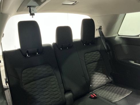 Used 2025 Nissan Pathfinder SV image 24