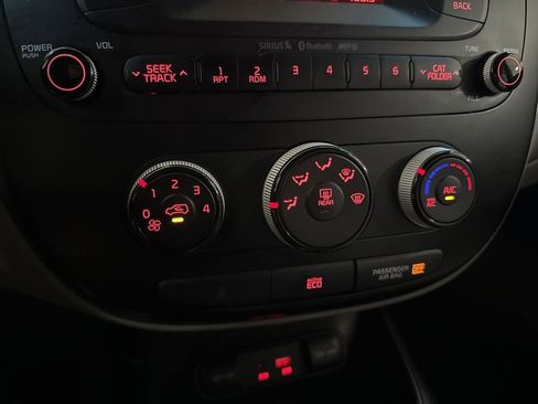 Used 2016 Kia Soul FWD image 15