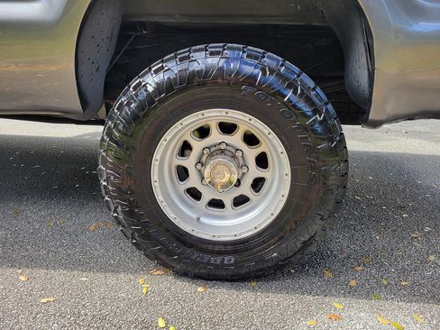 Used 2003 Ford F250 XLT image 10