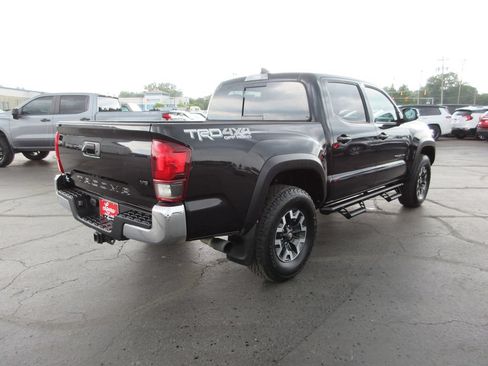 Used 2019 Toyota Tacoma TRD Off-Road AWD/4WD image 6