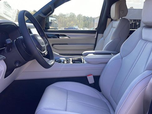 New 2026 Jeep Grand Wagoneer Limited AWD/4WD image 12