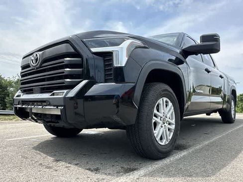 Used 2022 Toyota Tundra SR5 w/ SR5 Premium Package AWD/4WD image 18