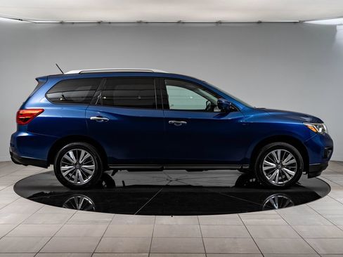 Used 2018 Nissan Pathfinder SL FWD image 11