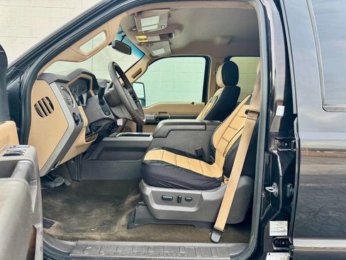 Used 2014 Ford F250 Lariat w/ Lariat Interior Package image 16