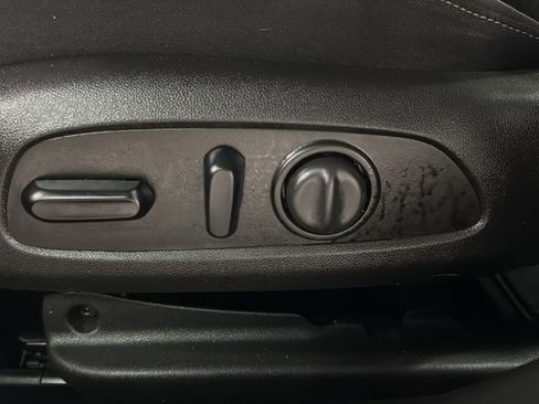 Used 2018 Buick Regal Preferred image 18