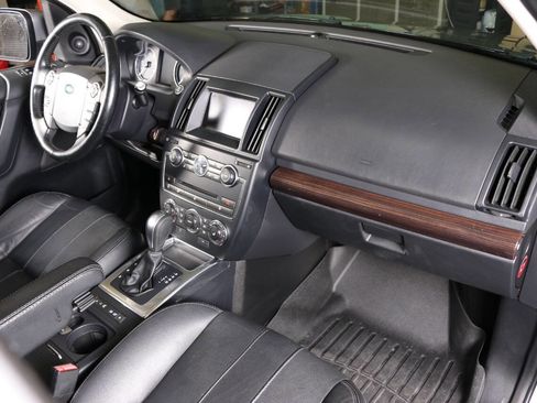 Used 2013 Land Rover LR2 HSE image 33