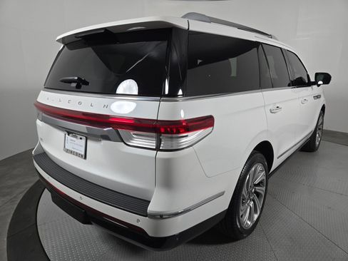 Certified 2023 Lincoln Navigator Reserve AWD/4WD image 4