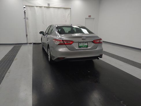 Used 2019 Toyota Camry LE image 6