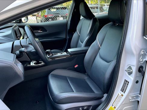Used 2025 Toyota Prius XLE FWD image 8