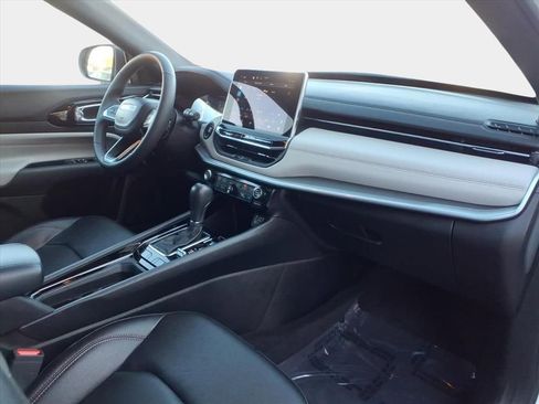 Used 2024 Jeep Compass Limited image 16