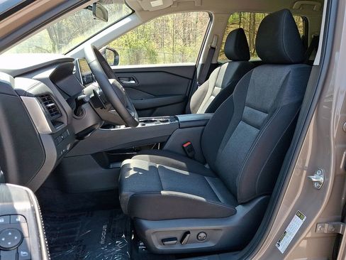 Used 2025 Nissan Rogue SV AWD/4WD image 14