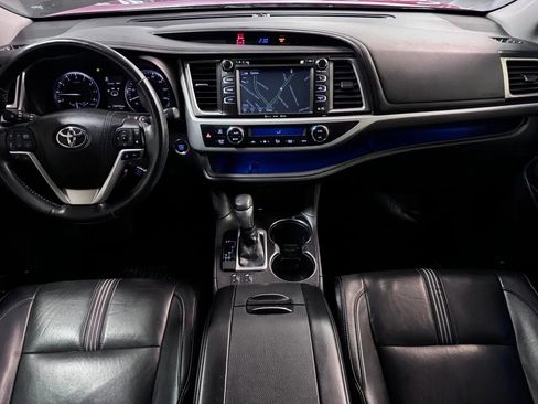Used 2018 Toyota Highlander SE image 12