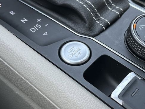 Used 2023 Volkswagen Atlas SE w/ Black Wheel Package image 40