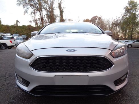 Used 2016 Ford Focus SE w/ Equipment Group 201A image 2