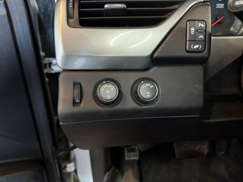 Used 2018 Chevrolet Suburban Premier image 11