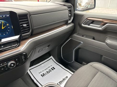 Used 2025 Chevrolet Silverado 1500 LT AWD/4WD image 29