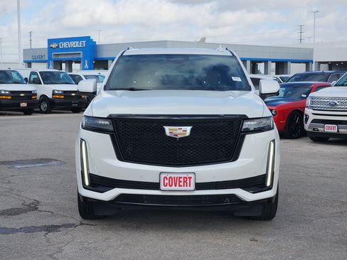 Used 2021 Cadillac Escalade Sport w/ Driver Assist Tech Package AWD/4WD image 2