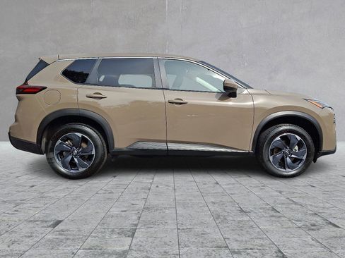 Used 2024 Nissan Rogue SV image 7