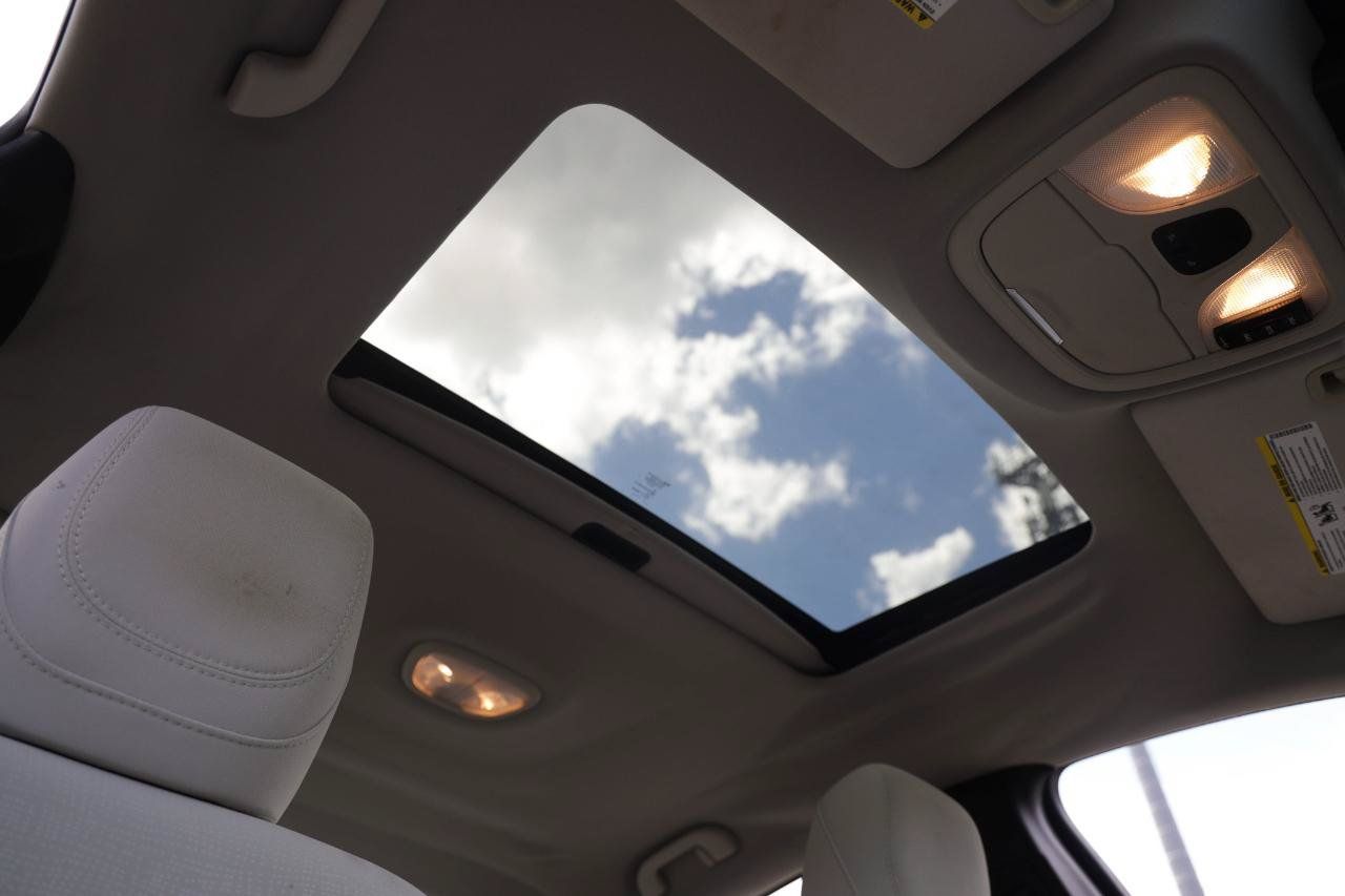 Used 2015 Chrysler 200 Limited w/ Convenience Group FWD image 23
