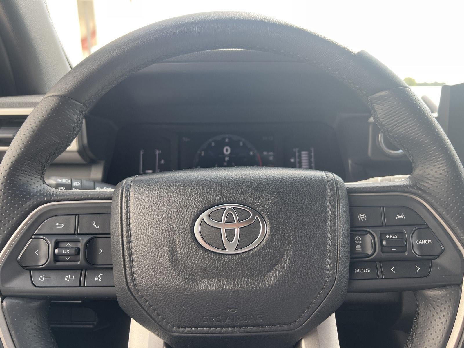 Used 2025 Toyota 4Runner SR5 AWD/4WD image 19