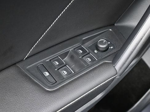 Used 2023 Volkswagen Tiguan SE image 26