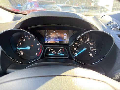 Used 2019 Ford Escape SE image 25