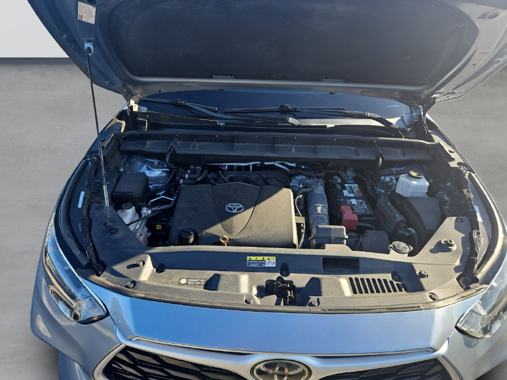 Used 2021 Toyota Highlander XLE FWD image 19