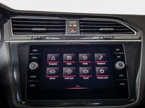 Certified 2024 Volkswagen Tiguan SEL R-Line AWD/4WD image 41