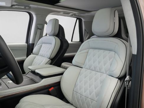 Used 2026 Lincoln Navigator Black Label AWD/4WD image 8