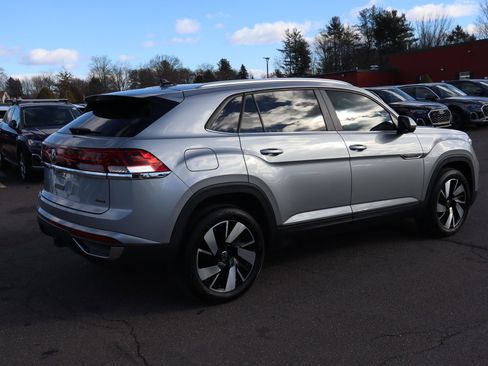 Used 2024 Volkswagen Atlas Cross Sport SE w/ Panoramic Sunroof Package image 5