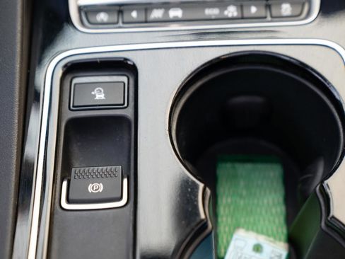 Used 2017 Jaguar F-PACE Premium image 38