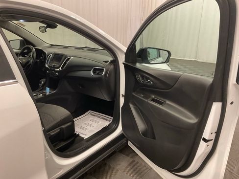 Used 2022 Chevrolet Equinox LT AWD/4WD image 32
