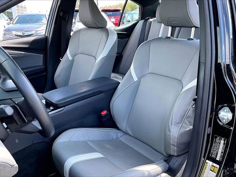 Used 2025 Toyota Camry SE image 18