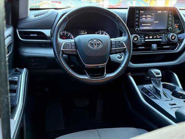 Used 2021 Toyota Highlander LE AWD/4WD image 9
