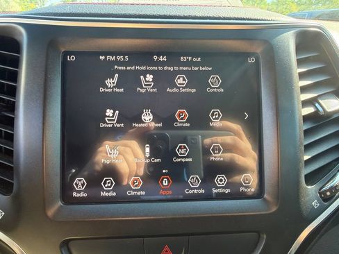 Used 2019 Jeep Cherokee Trailhawk AWD/4WD image 22