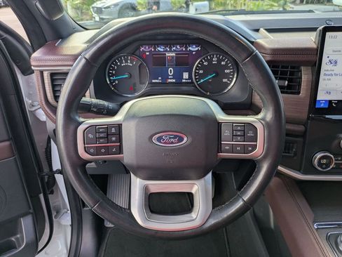 Used 2024 Ford Expedition Limited image 19