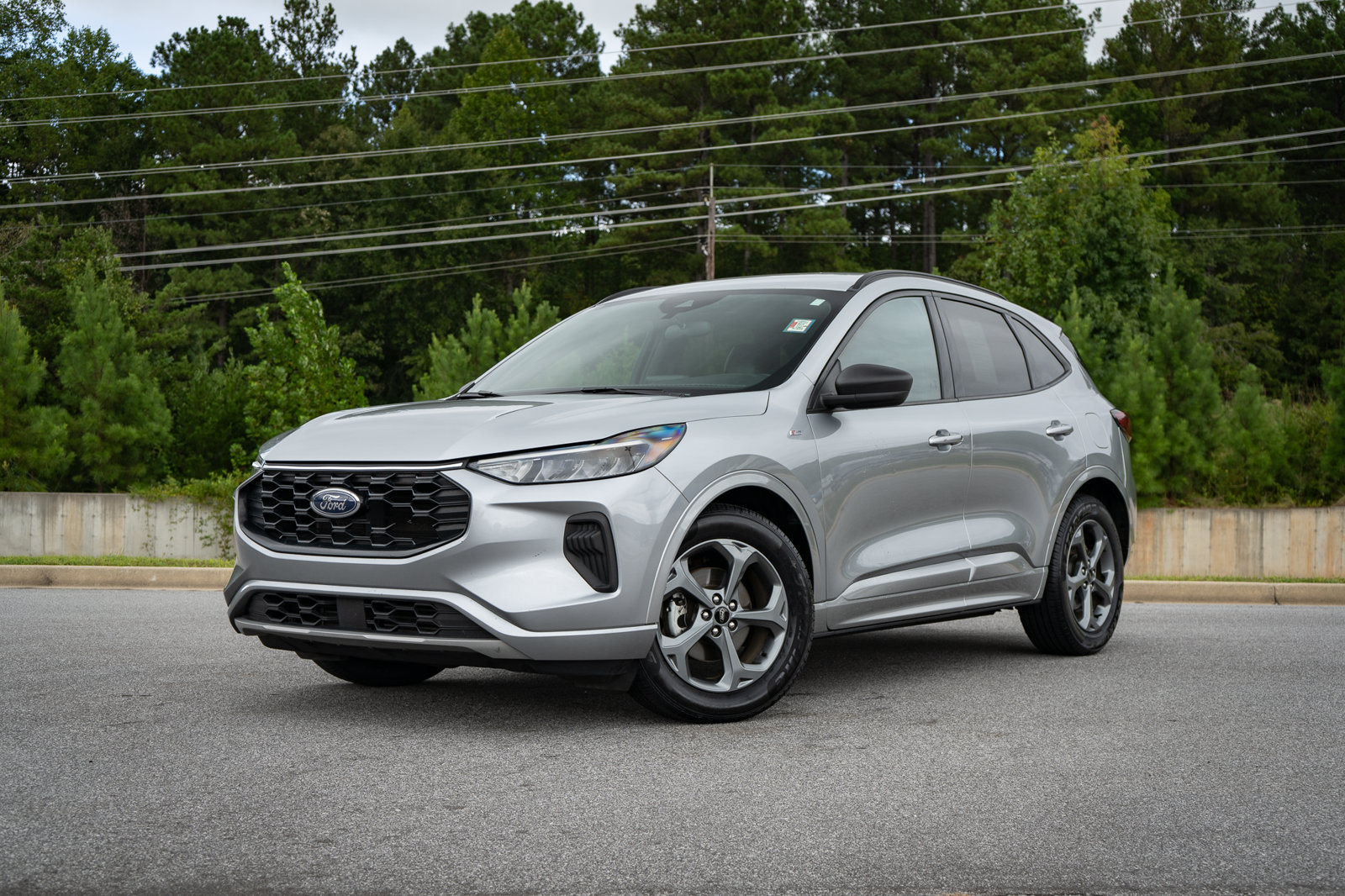 Used 2024 Ford Escape ST-Line w/ Cold Weather Package FWD image 1