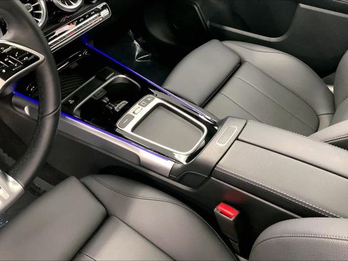 Used 2025 Mercedes-Benz GLB 250 image 26