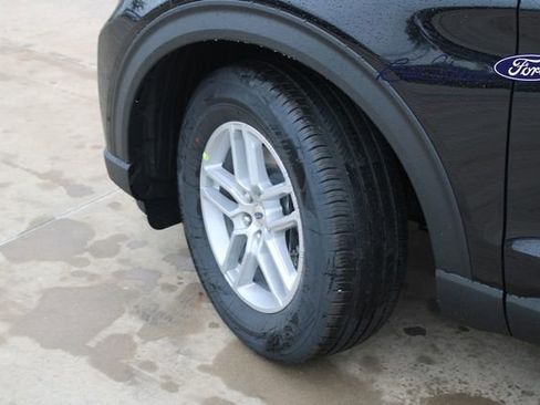 New 2026 Ford Explorer Active RWD image 5