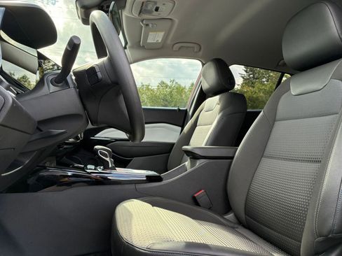 Used 2025 Chevrolet Trax LT image 25